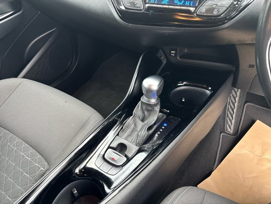 2022 Toyota C-HR 1.8 HYBRID SPORTMONO 4DR SPORT AUTO €29,750