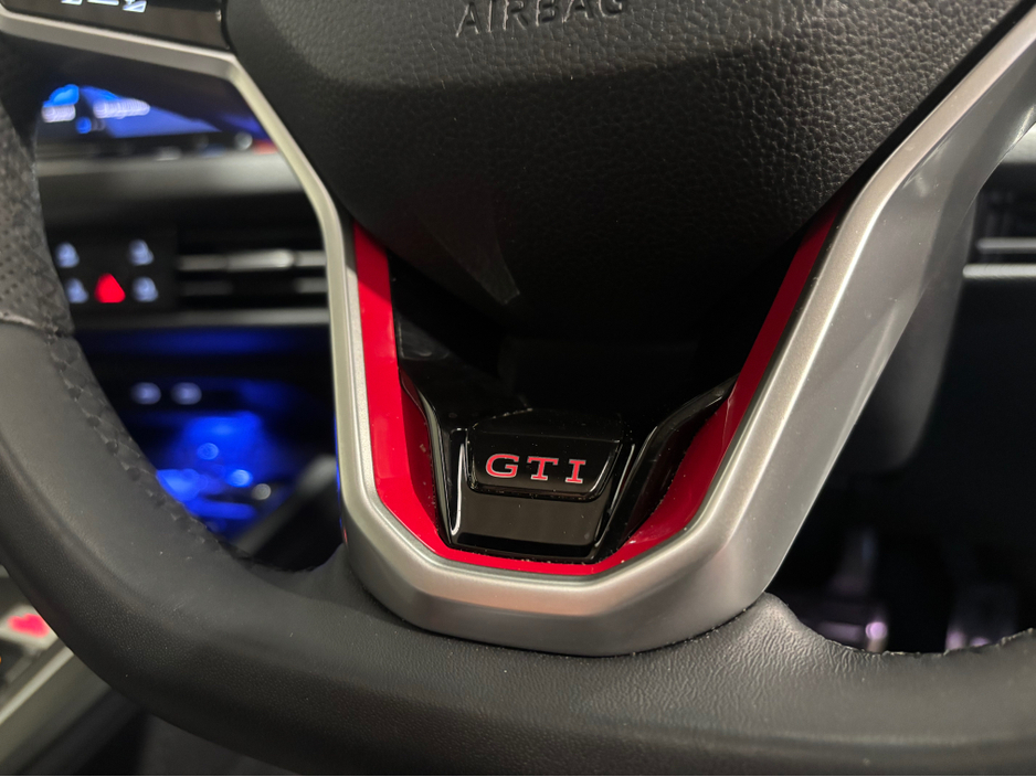 2021 Volkswagen Golf - image 19