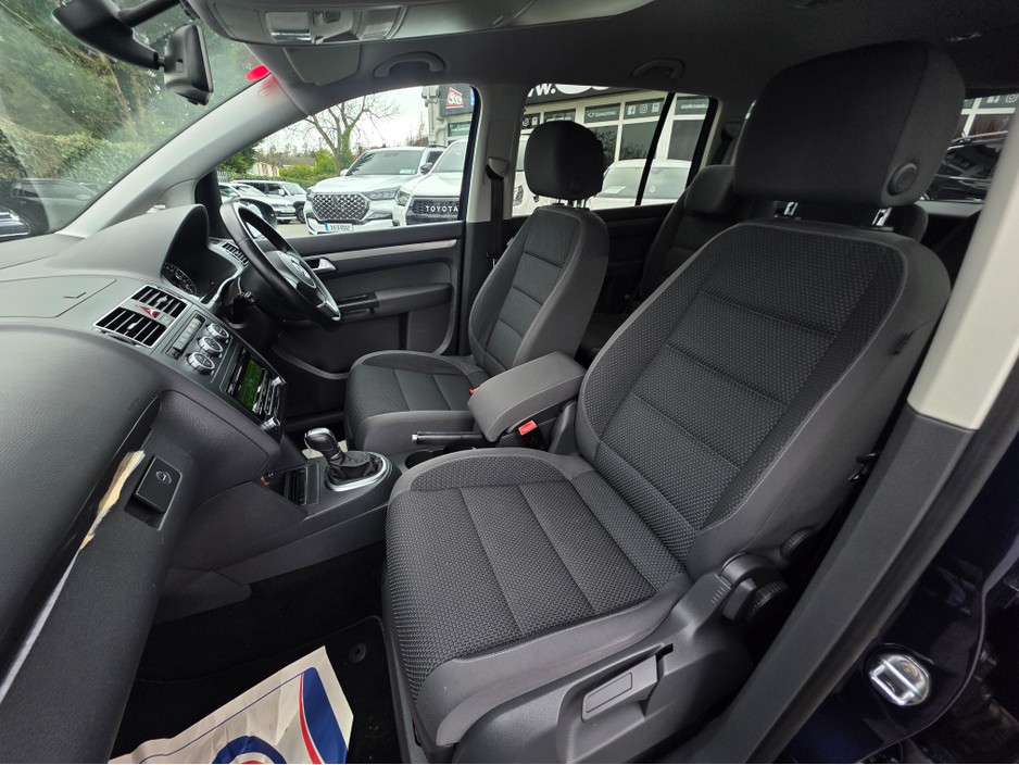 2014 Volkswagen Touran - image 14