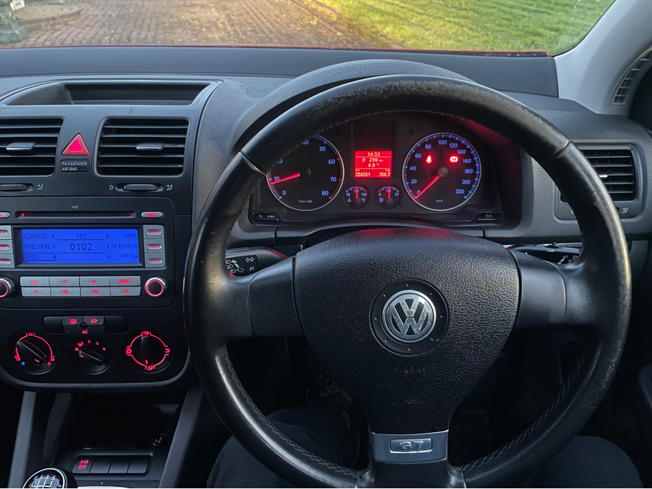 2008 Volkswagen Golf - image 11