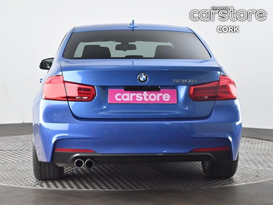2016 BMW 3 Series - image 4