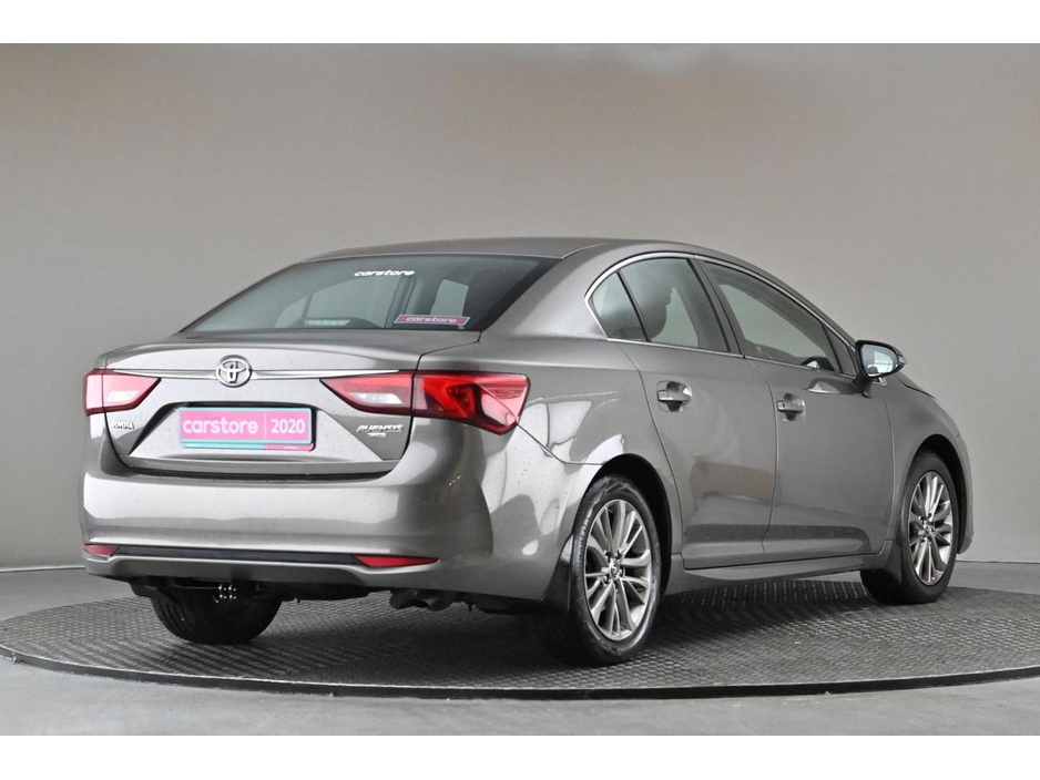 2017 Toyota Avensis - image 9