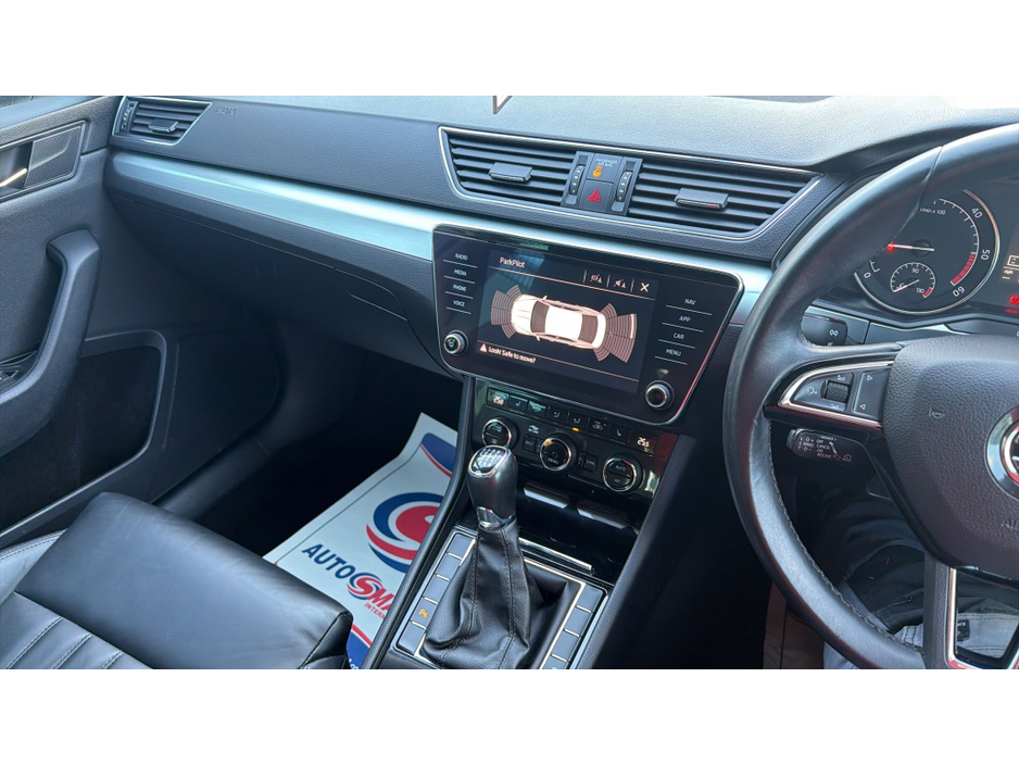 2019 Skoda Superb - image 7