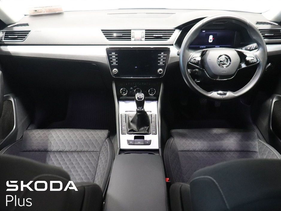 2022 Skoda Superb - image 2