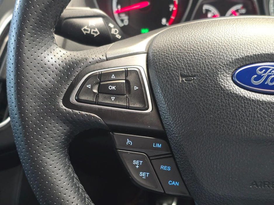 2016 Ford Focus - image 20