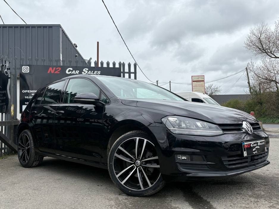 2017 Volkswagen Golf - image 3