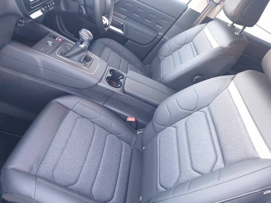 2025 Citroen C5 Aircross Plus Pack 1.2 Petrol Manual , 3192 Kilometres €29,995