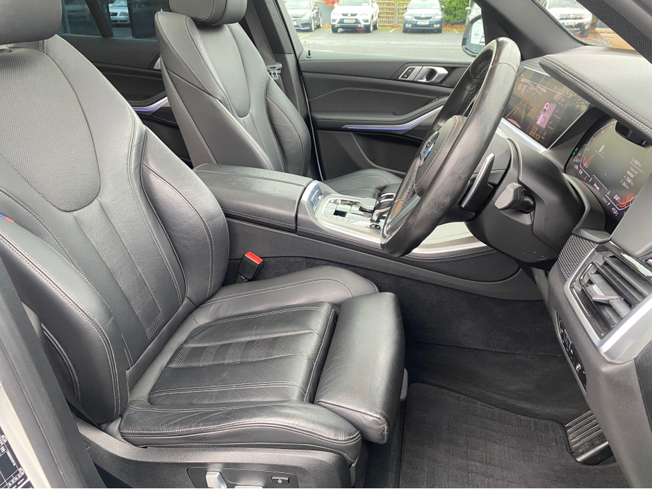 2020 BMW X5 - image 13