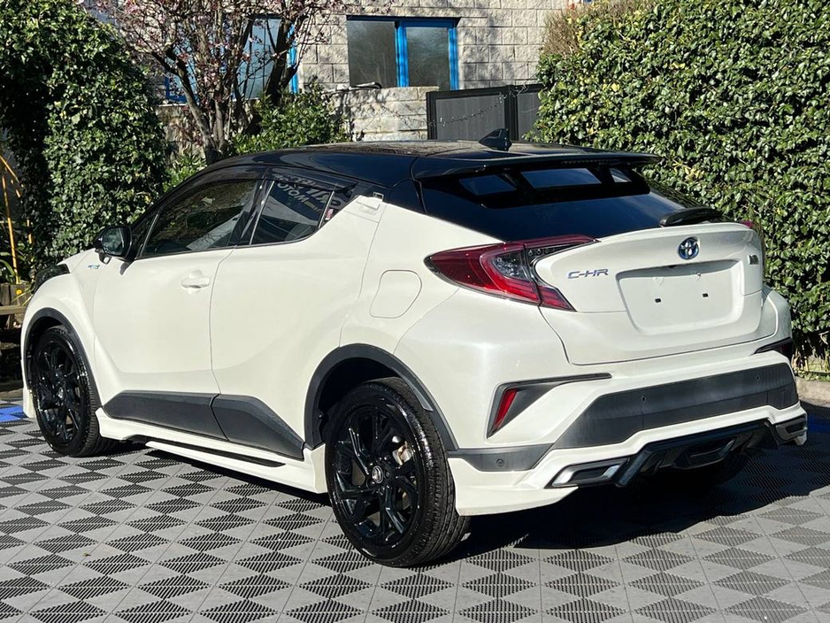 2019 Toyota C-HR - image 5