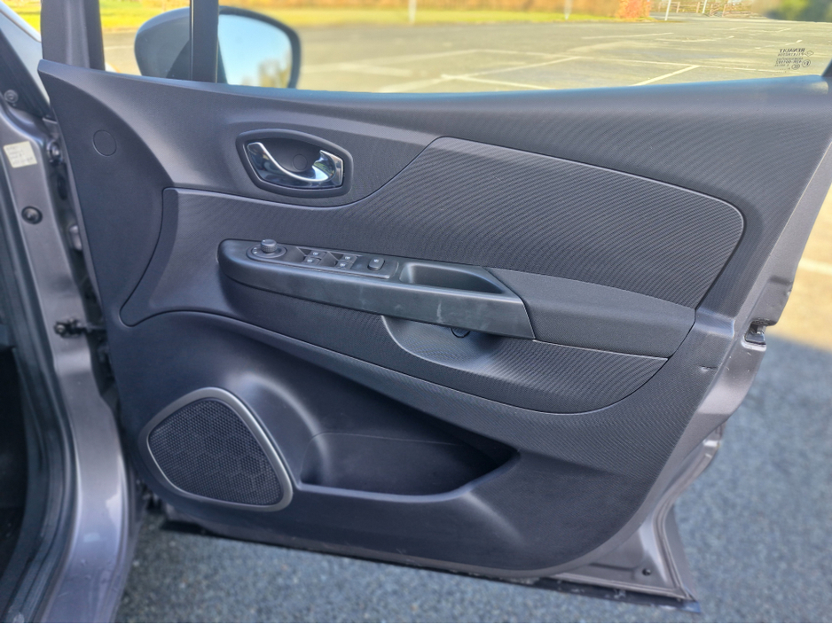 2015 Renault Captur - image 23
