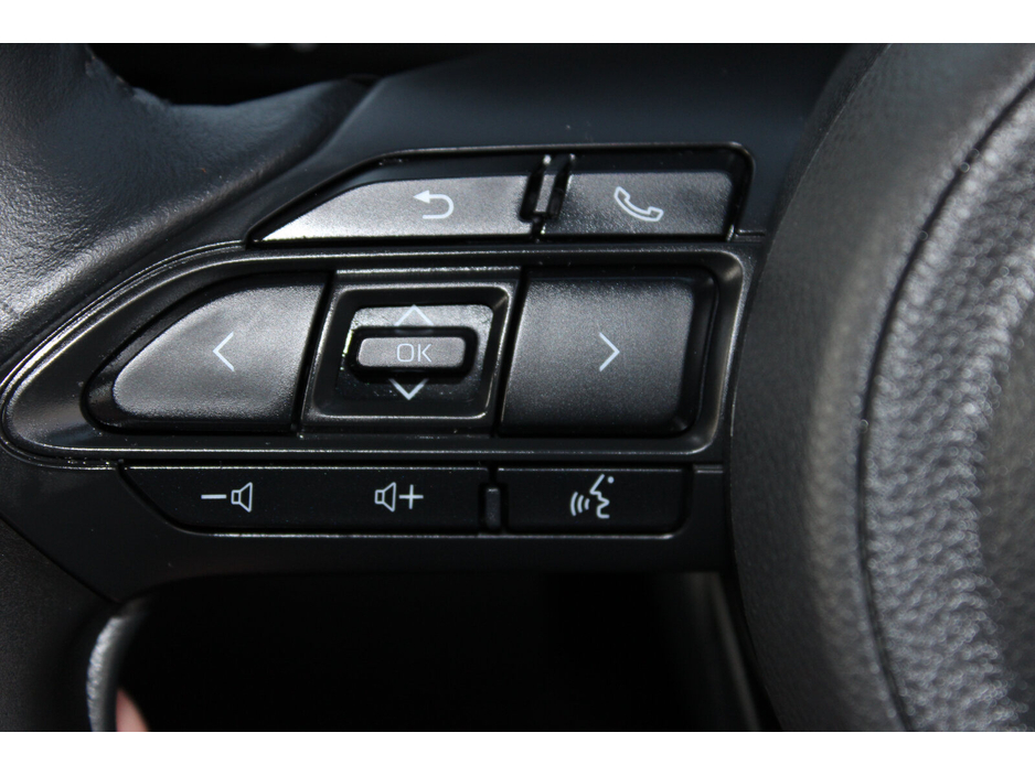 2023 Toyota Yaris Cross 1.5 Hybrid CVT Luna Sport €28,950