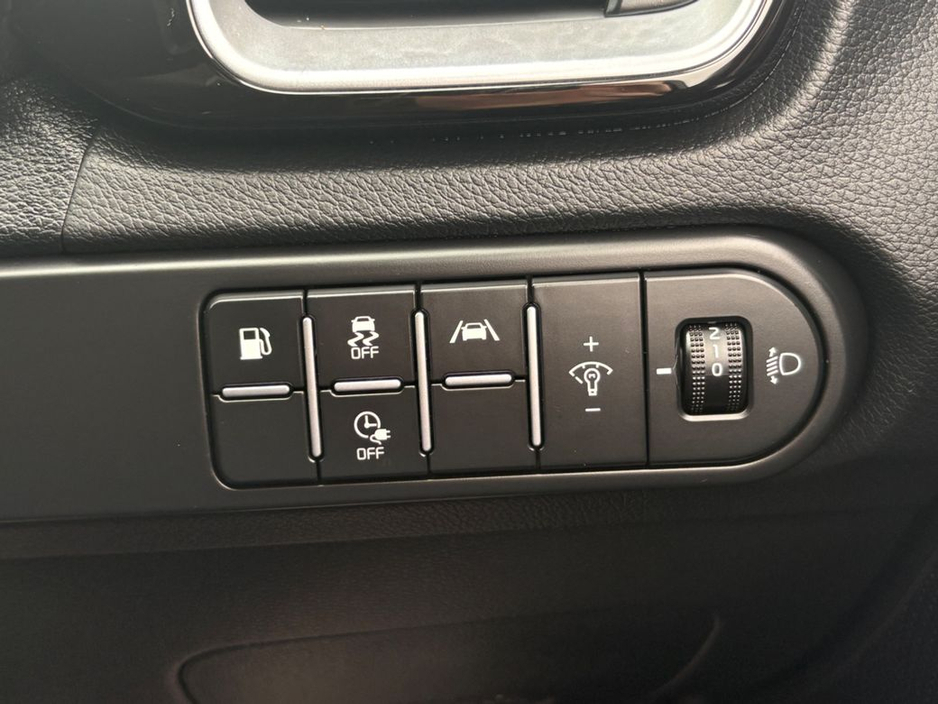 2023 Kia XCeed - image 12