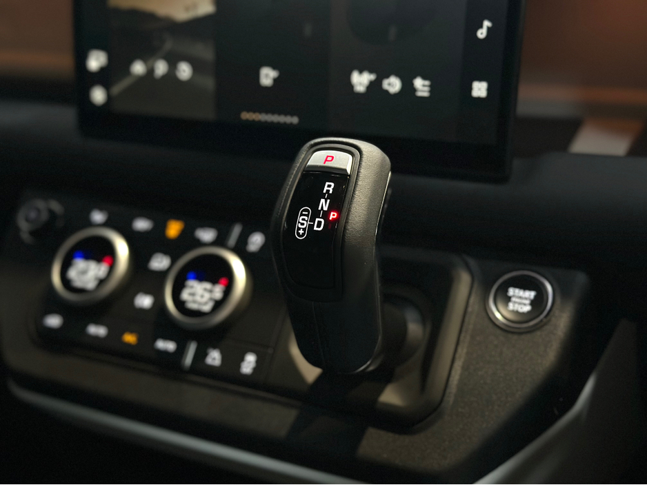 2025 Land Rover Defender - image 30