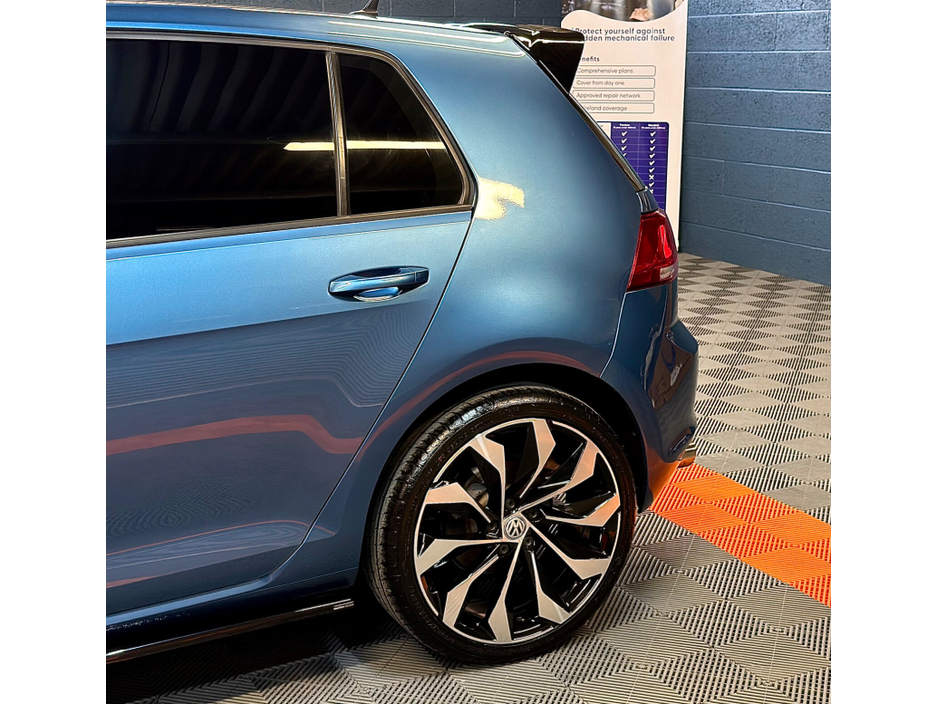 2014 Volkswagen Golf - image 17