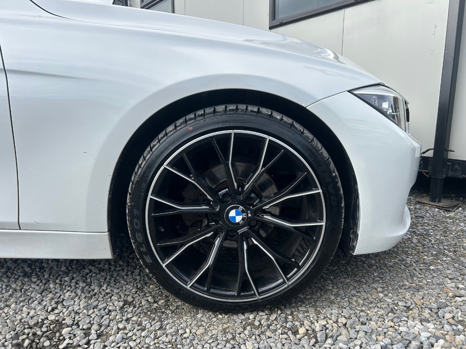 2014 BMW 3 Series - image 15