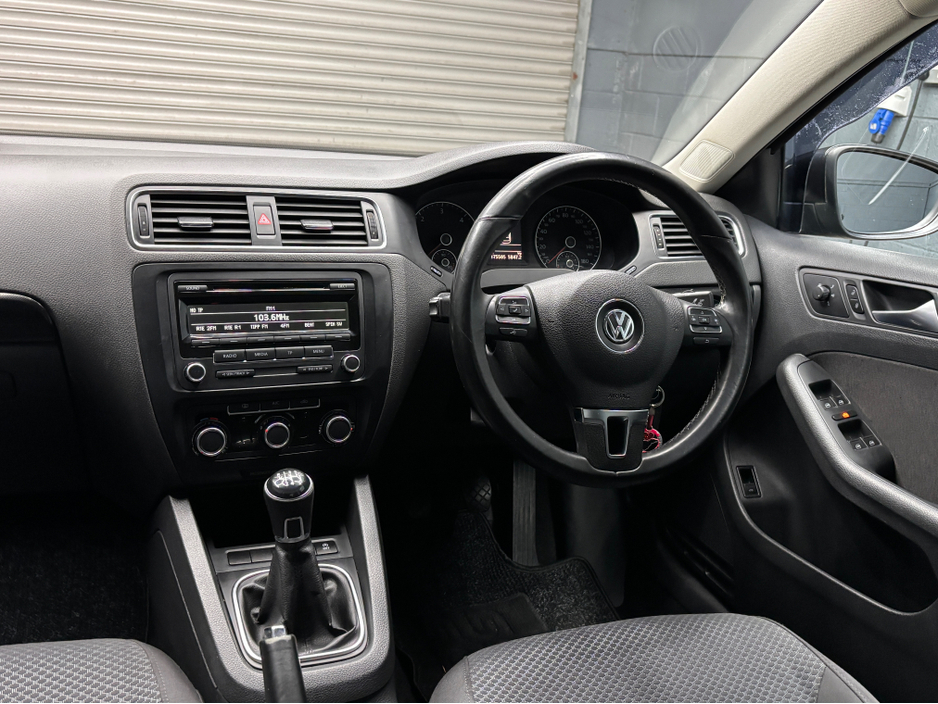 2014 Volkswagen Jetta - image 10