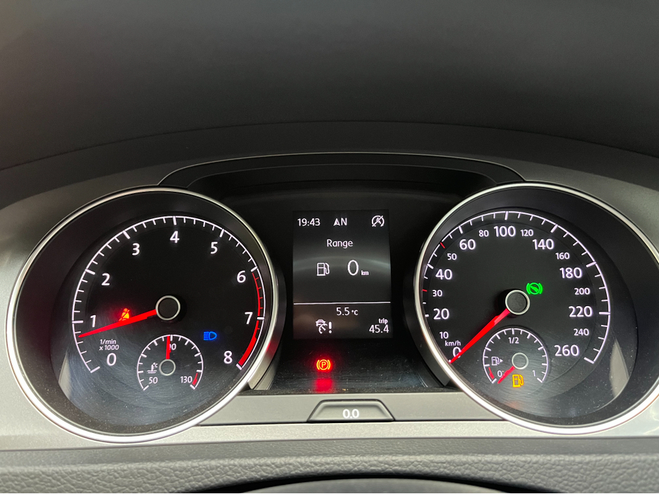 2015 Volkswagen Golf - image 15