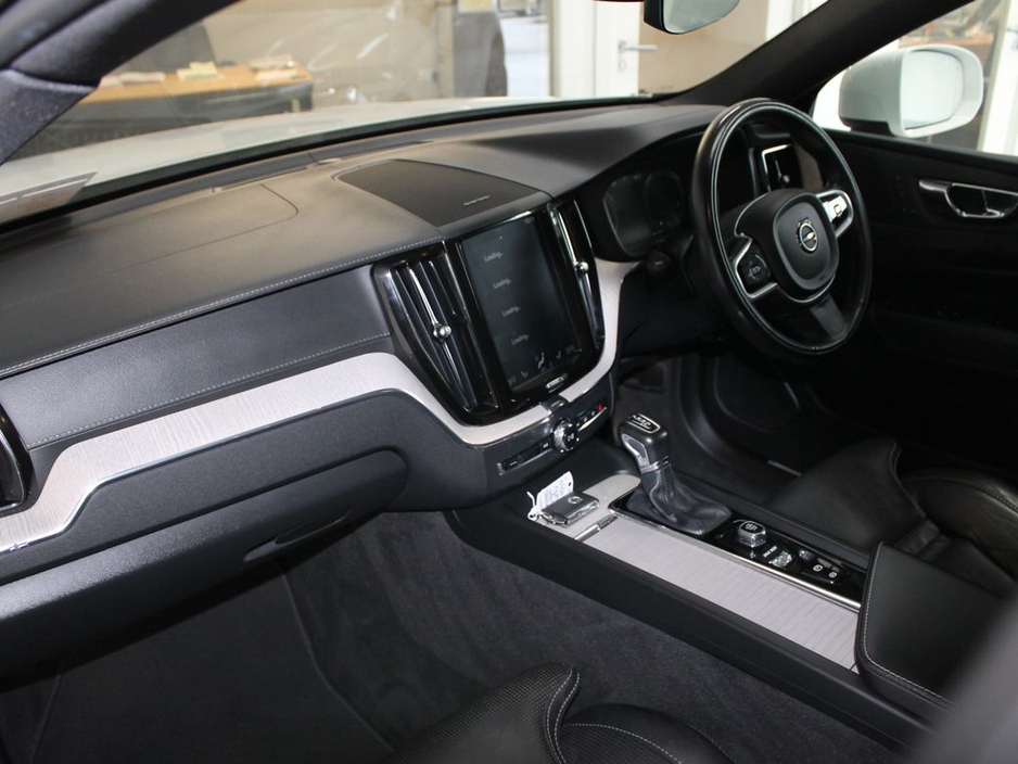 2019 Volvo XC60 - image 9