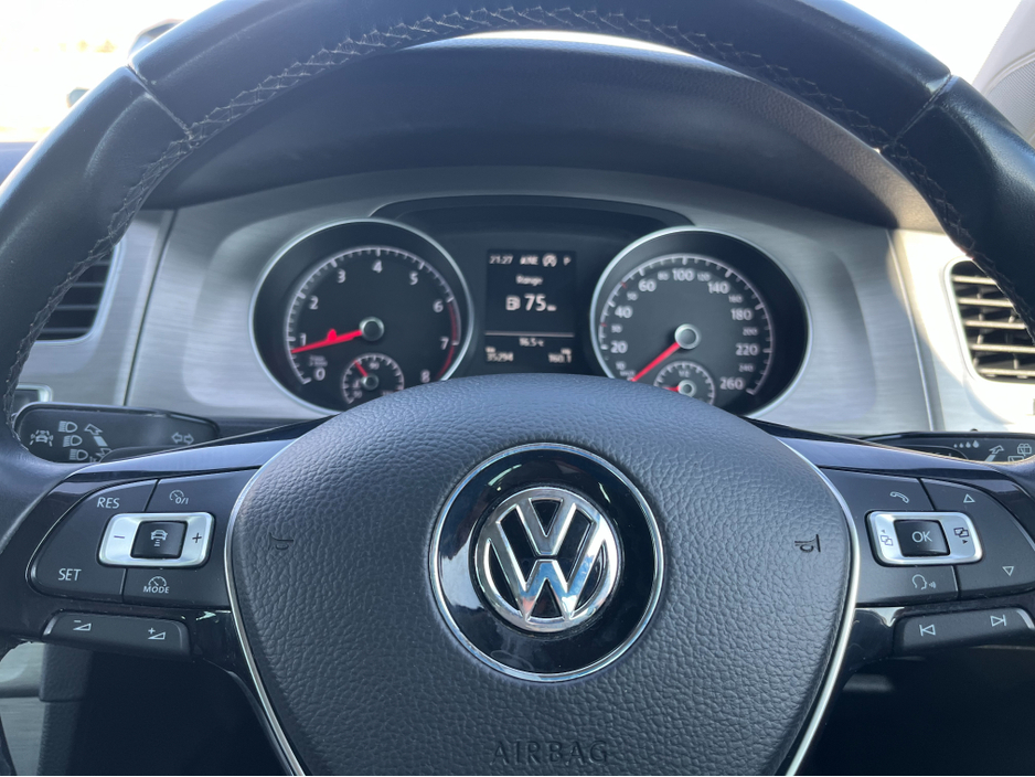 2017 Volkswagen Golf - image 10
