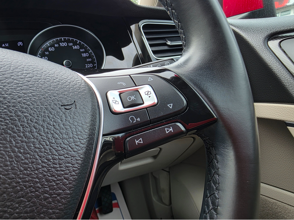 2015 Volkswagen Golf - image 23