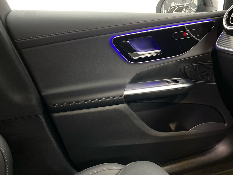 2025 Mercedes-Benz GLC Class - image 13