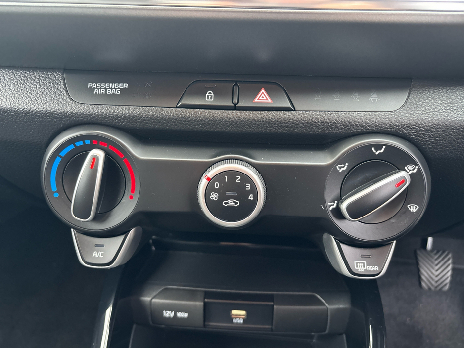 2023 Kia Stonic - image 14