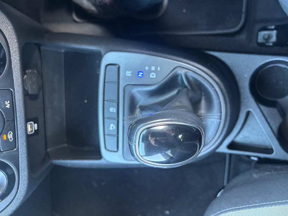 2023 Hyundai i10 - image 4