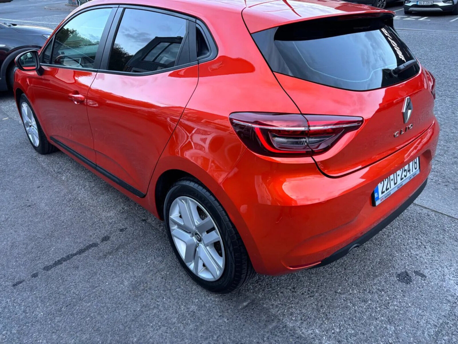 2022 Renault Clio Dynamique SCe 65 €14,000