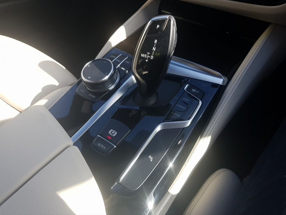 2020 BMW 5 Series - image 7