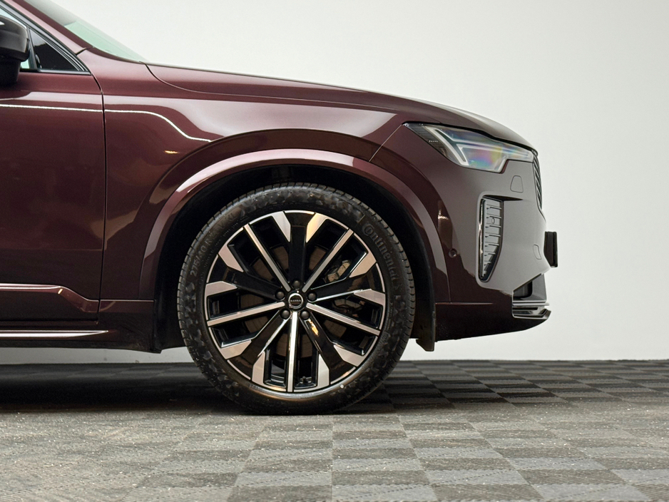 2025 Volvo XC90 - image 9