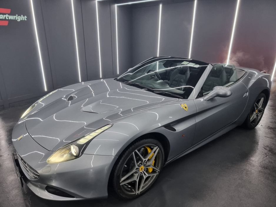 2015 Ferrari California - image 2
