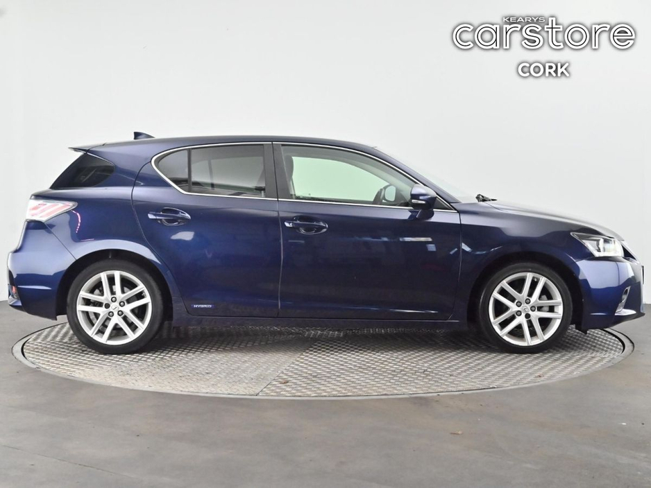2016 Lexus CT 200 h - image 2