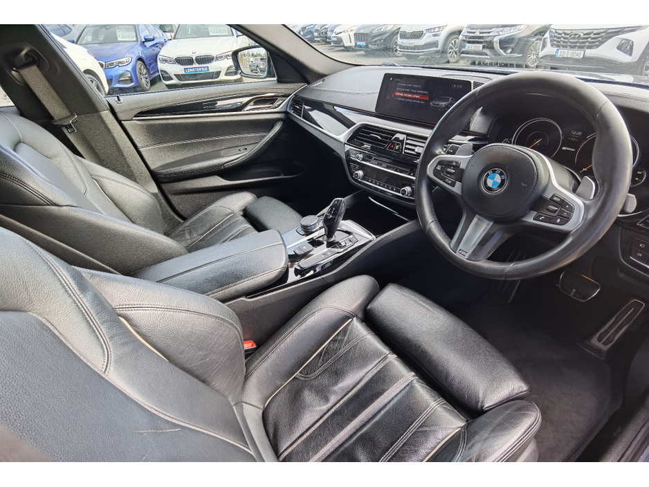 2017 BMW 5 Series - image 8