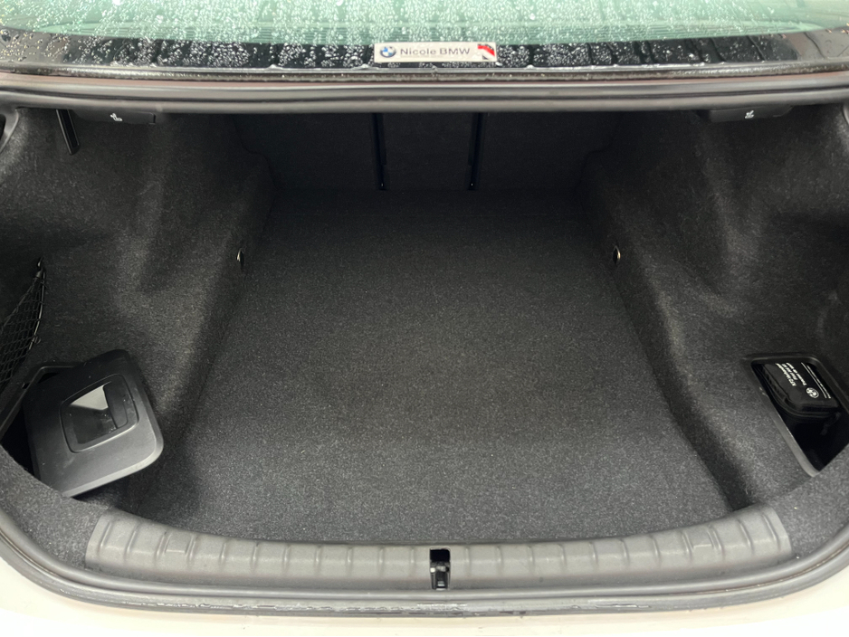 2018 BMW 5 Series - image 10