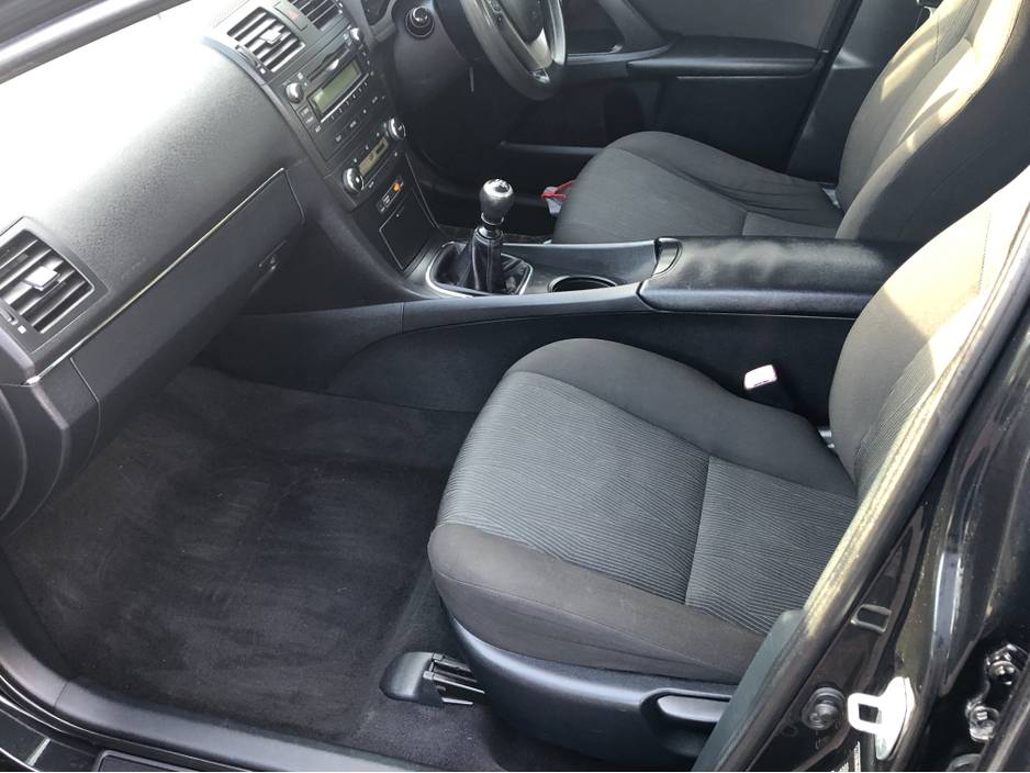 2011 Toyota Avensis - image 9