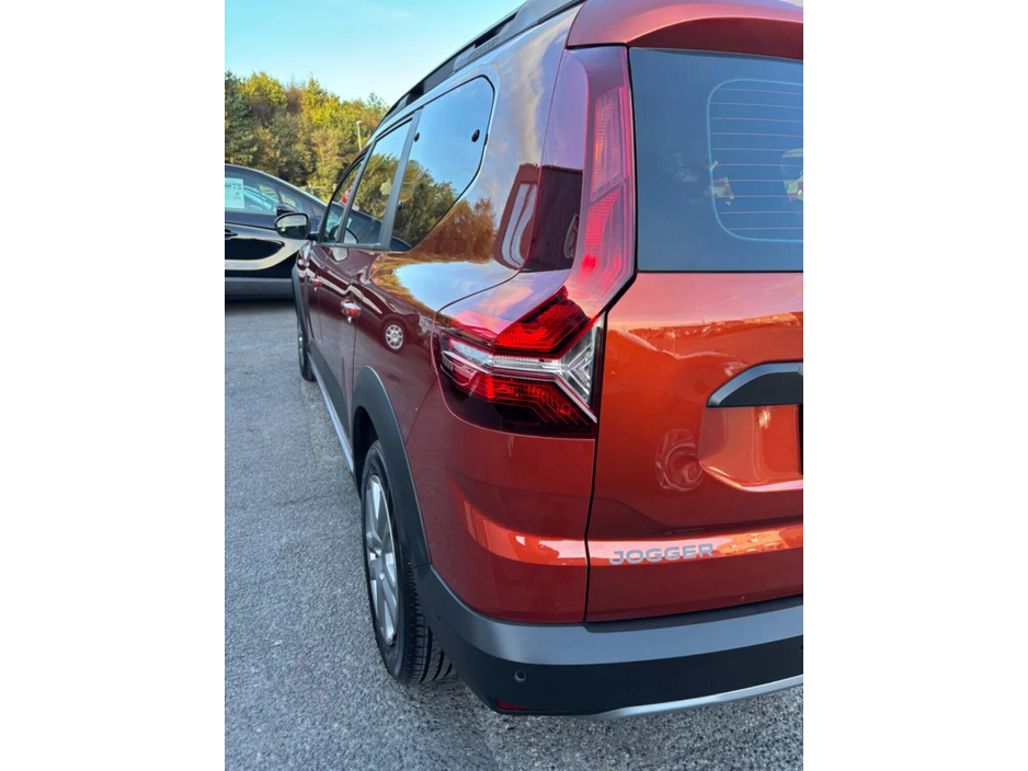 2022 Dacia Jogger - image 12