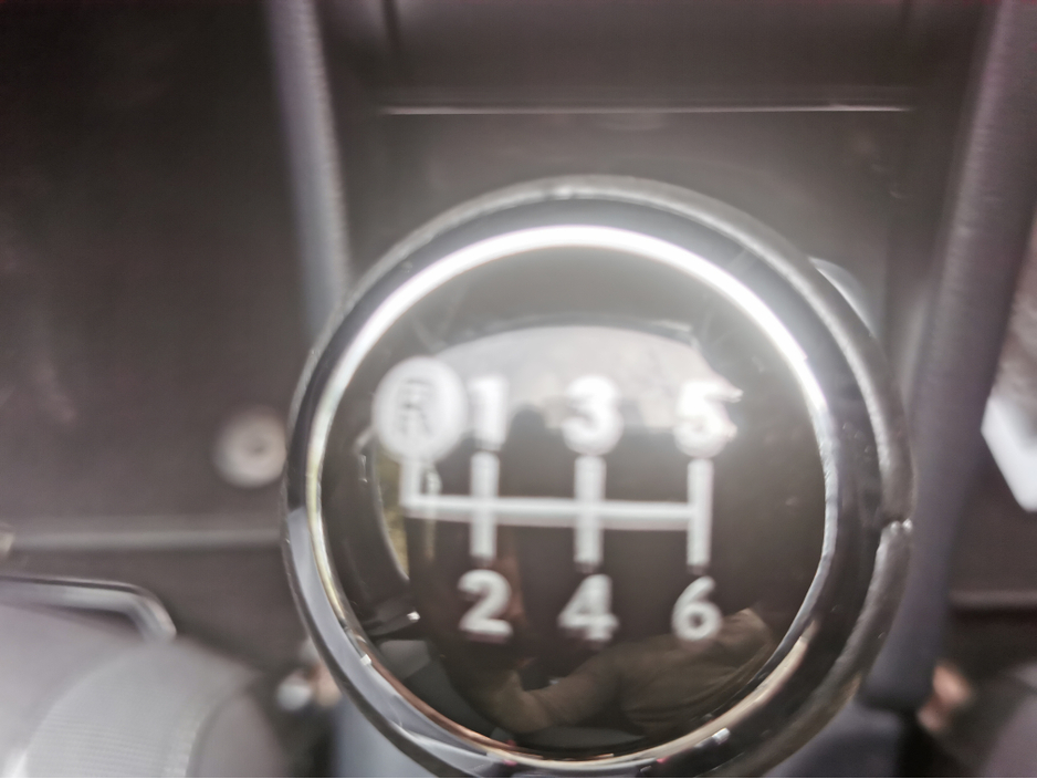 2016 Toyota Auris - image 24