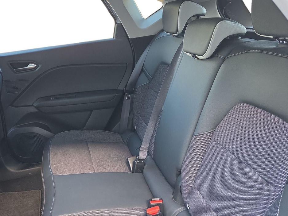 2023 Renault Captur - image 11