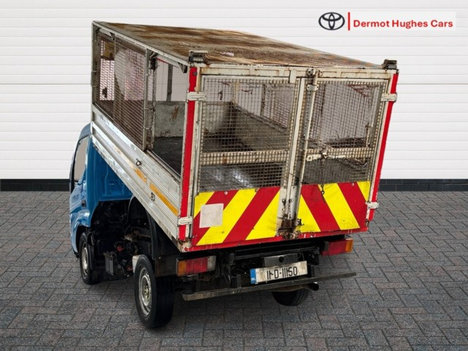 2011 Toyota Dyna - image 2