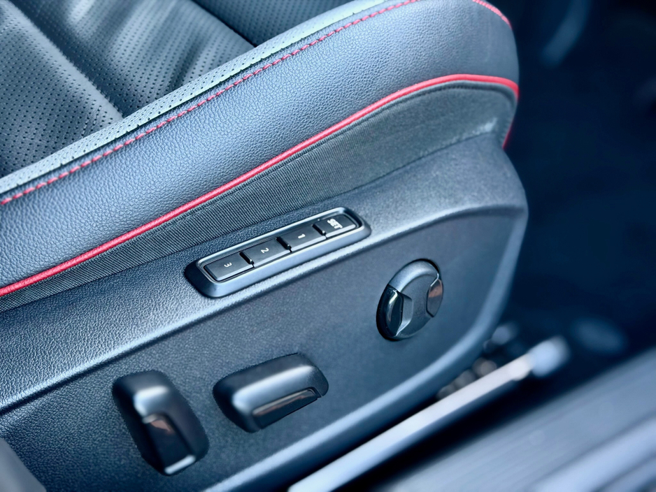 2021 Volkswagen Golf - image 12