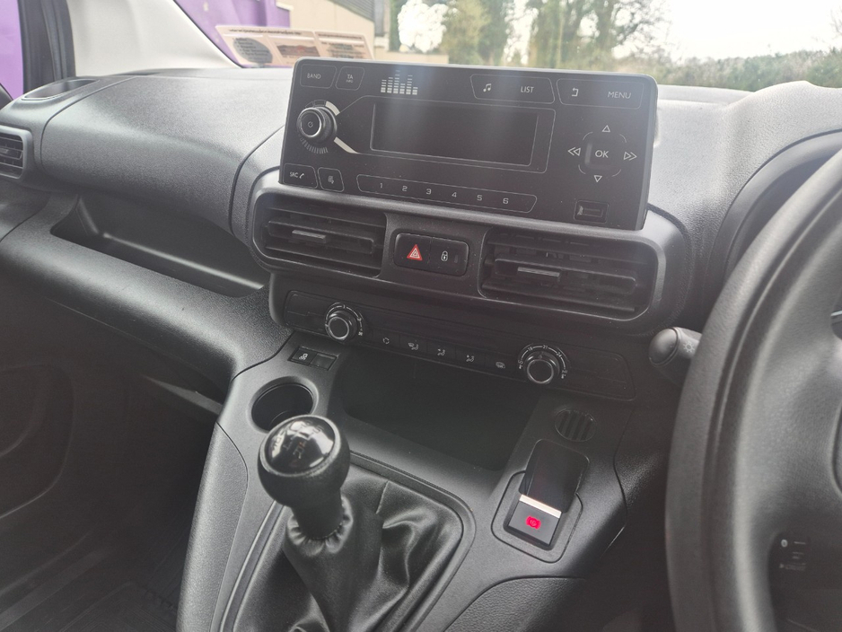 2021 Toyota Proace - image 12