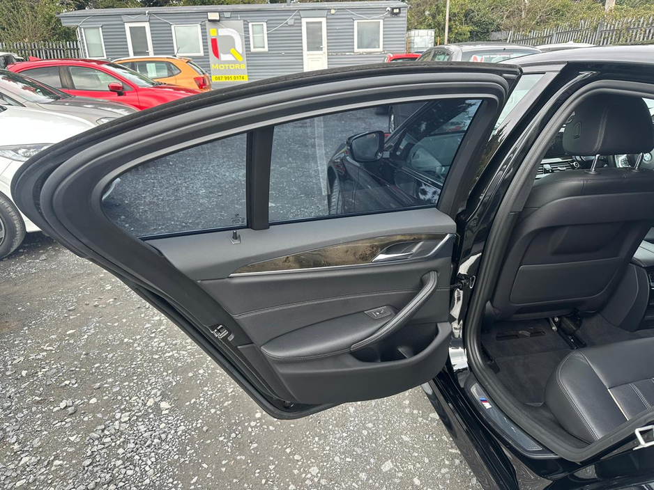 2017 BMW 5 Series - image 13