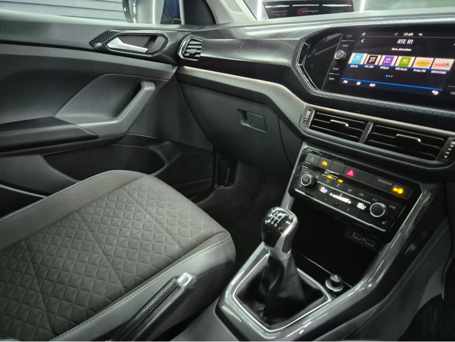 2020 Volkswagen T-Cross - image 6