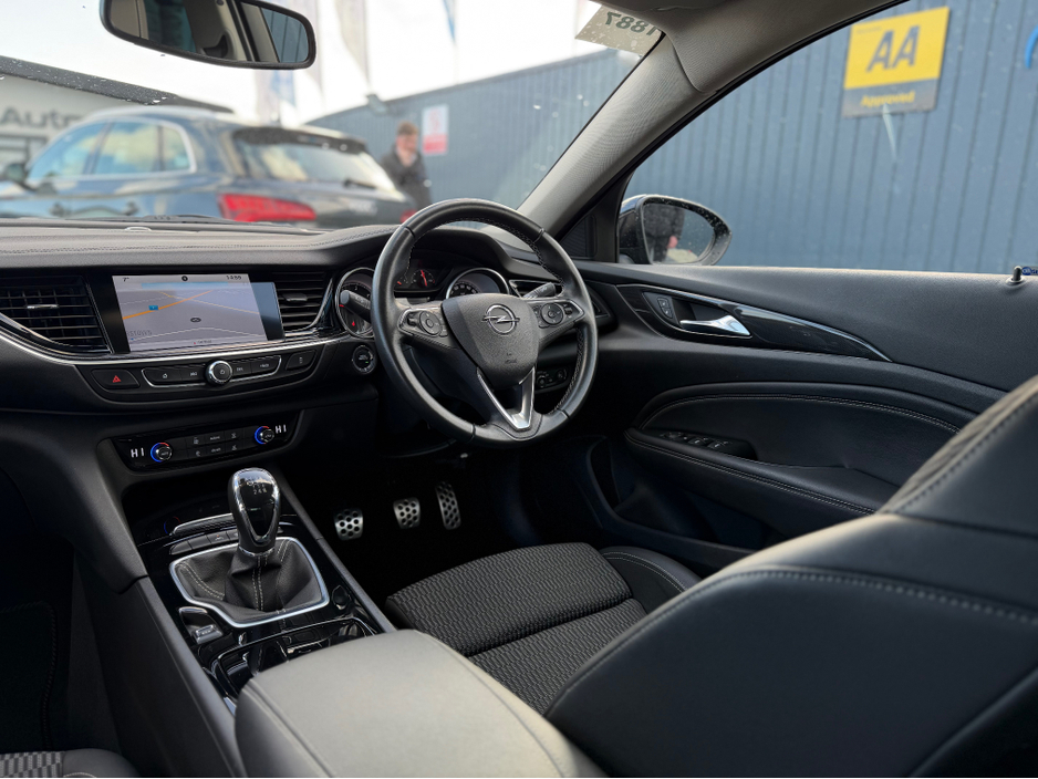 2018 Opel Insignia - image 38