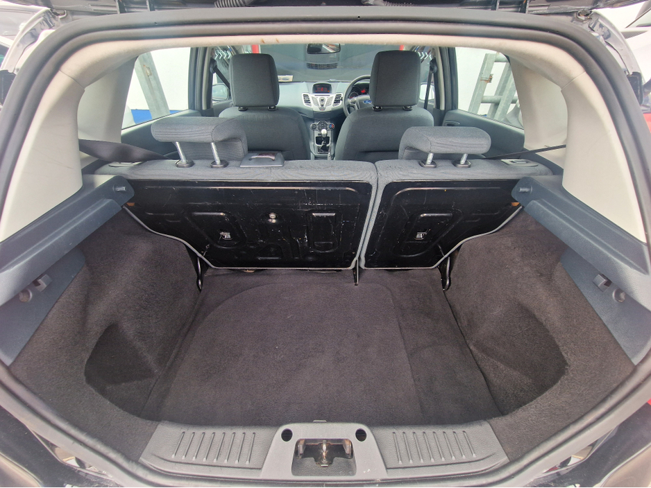 2011 Ford Fiesta - image 29