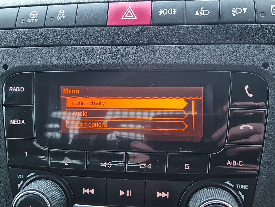 2021 Iveco Daily T35-140  Tipper with 3 seats in front and flashing beacon lights, only 39,000 miles.