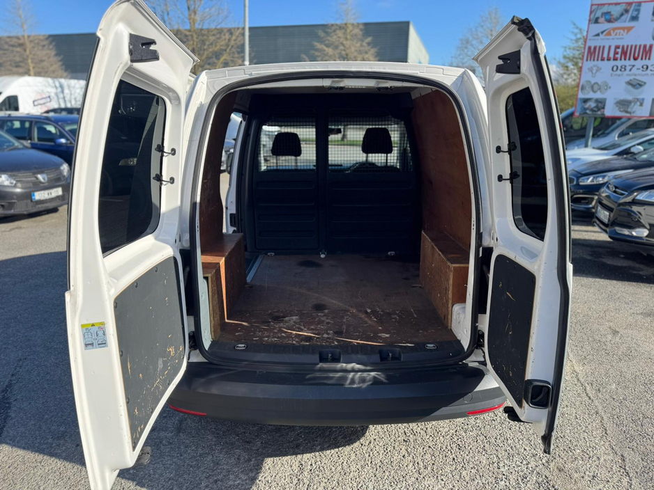 2018 Volkswagen Caddy - image 13