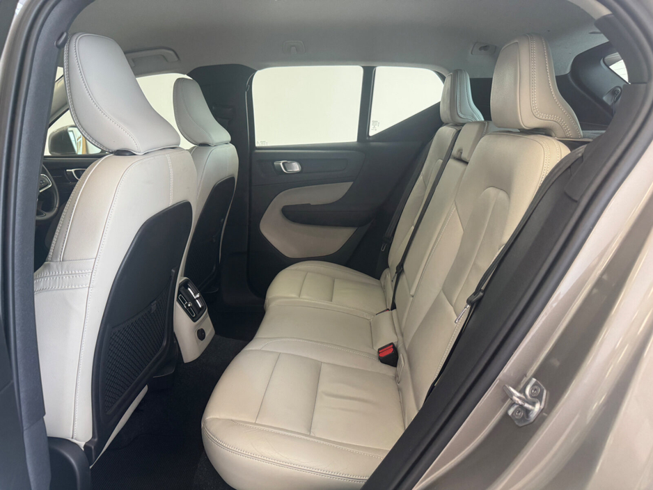 2020 Volvo XC40 - image 10