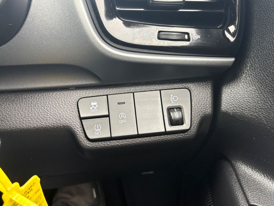 2024 Kia Stonic 1.0P 242 5 YEARS KIA WARRANTY! ONE OWNER FROM NEW! SHOWROOM CONDITION! Reversing Camera, Lane Departure Warning, Multi-Function Steering Wheel, €23,900