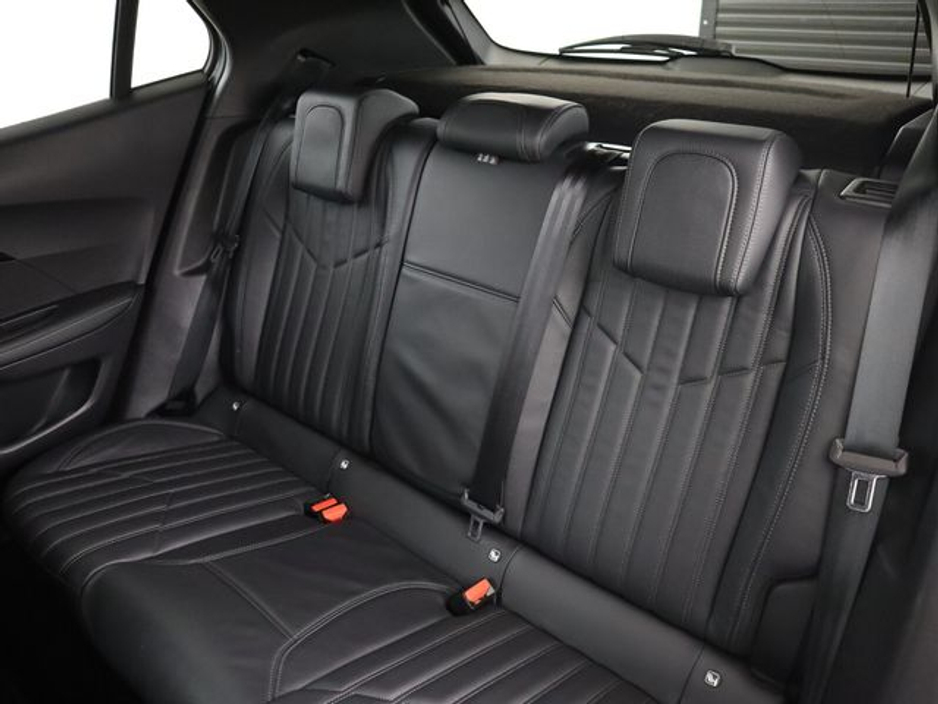 2021 Peugeot 2008 - image 16